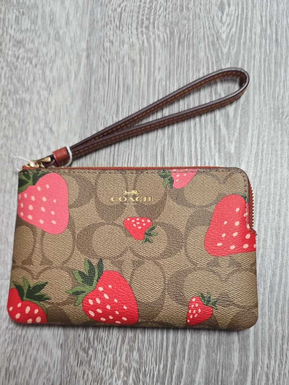 NWT Coach Khaki Zip Wristlet  Red Strawberries . New Strawberry🍓 Print Wallet
